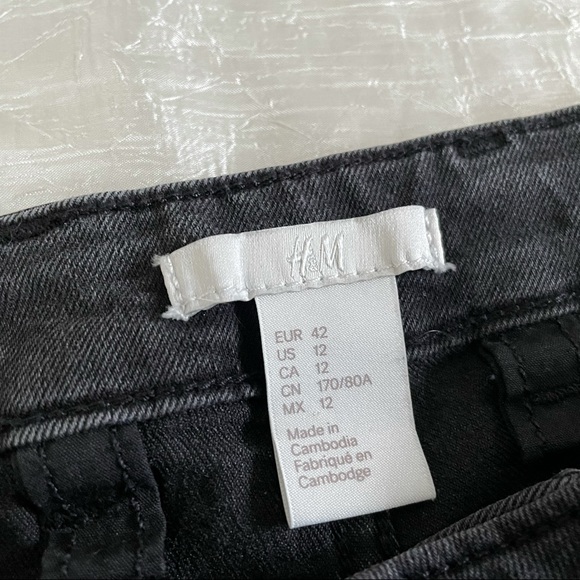 ❤️‍🔥3/$22❤️‍🔥 H&M high rise faded black / dark grey jean shorts - Picture 3 of 7